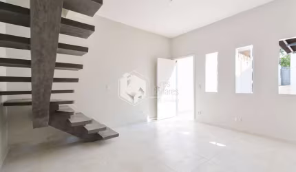 Sobrado para venda com 2 quartos, sendo 2 suítes, 93m²