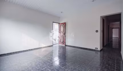 Casa tipo para venda com 4 quartos, sendo 1 suíte, 200m²