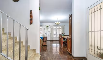 Sobrado para venda com 3 quartos, sendo 1 suíte, 242m²