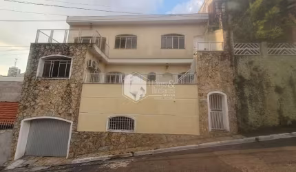Sobrado para venda com 4 quartos, sendo 3 suítes, 364m²