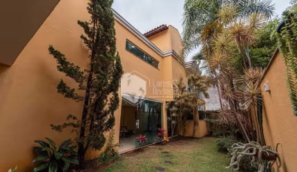 Sobrado para venda com 3 quartos, sendo 2 suítes, 260m²