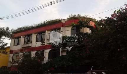 Sobrado para venda com 5 quartos, sendo 2 suítes, 465m²