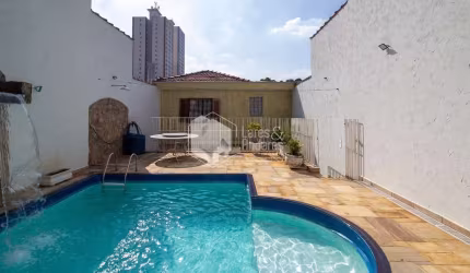 Sobrado para venda com 3 quartos, sendo 1 suíte, 244m²
