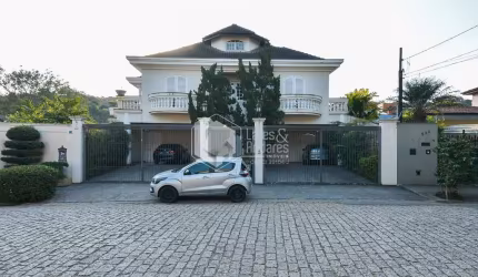 Casa de vila para venda com 4 quartos, sendo 4 suítes, 450m²