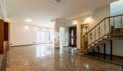 Sobrado para venda com 3 quartos, sendo 3 suítes, 261m²