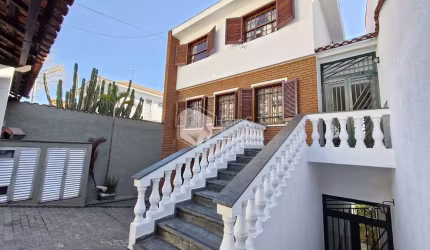 Sobrado para venda com 4 quartos, sendo 2 suítes, 210m²