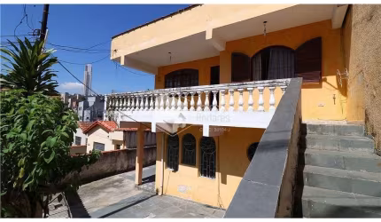 Casa tipo para venda com 8 quartos, sendo 3 suítes, 334m²