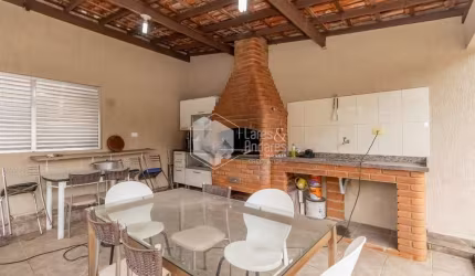 Casa de vila para venda com 4 quartos, sendo 1 suíte, 233m²
