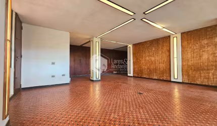 Casa tipo para venda com 4 quartos, sendo 1 suíte, 310m²