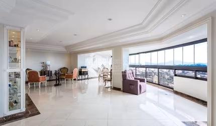Duplex para venda com 4 quartos, sendo 3 suítes, 480m²