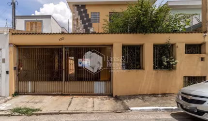 Sobrado para venda com 4 quartos, sendo 1 suíte, 212m²