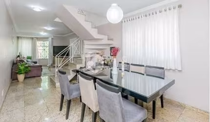 Casa tipo para venda com 6 quartos, sendo 3 suítes, 226m²