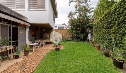Casa tipo para venda com 4 quartos, sendo 4 suítes, 317m²