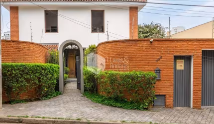 Casa tipo para venda com 4 quartos, sendo 4 suítes, 410m²