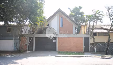 Sobrado para venda com 4 quartos, sendo 2 suítes, 390m²