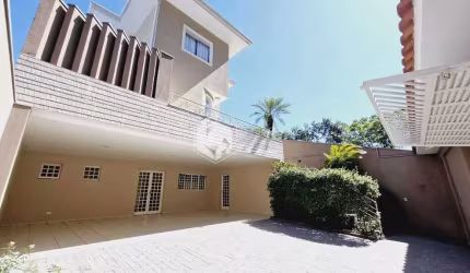 Casa tipo para venda com 3 quartos, sendo 3 suítes, 320m²
