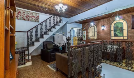 Casa de vila para venda com 5 quartos, sendo 4 suítes, 311m²