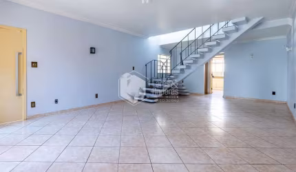 Casa tipo para venda com 3 quartos, sendo 1 suíte, 140m²
