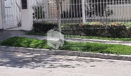 Casa tipo para venda com 5 quartos, sendo 2 suítes, 219m²