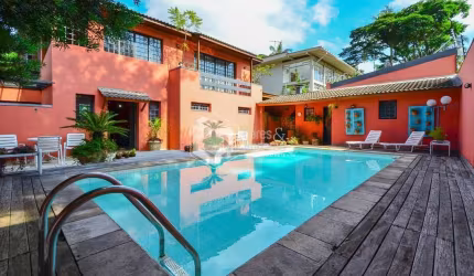 Sobrado para venda com 4 quartos, sendo 2 suítes, 386m²