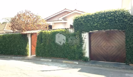 CASA À VENDA, COM 296M² COM 6 AMPLOS DORMS, COM 2 SUÍTES, 4 SALAS, COZINHA COM PLANEJADOS, CHURRASQ