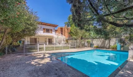 Casa tipo para venda com 7 quartos, sendo 4 suítes, 485m²