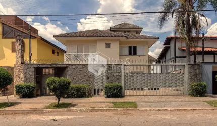 Sobrado para venda com 4 quartos, sendo 2 suítes, 360m²