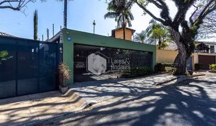 Casa tipo para venda com 4 quartos, sendo 1 suíte, 428m²