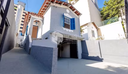 Casa tipo para venda com 5 quartos, 266m²
