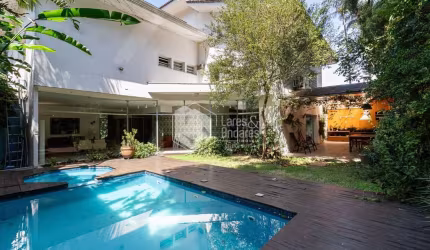 Casa tipo para venda com 4 quartos, sendo 4 suítes, 480m²