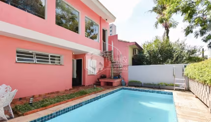 Casa tipo para venda com 3 quartos, sendo 1 suíte, 250m²