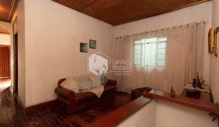 Casa tipo para venda com 3 quartos, 90m²