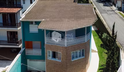 Casa em condomínio para venda com 5 quartos, sendo 4 suítes, 370m²