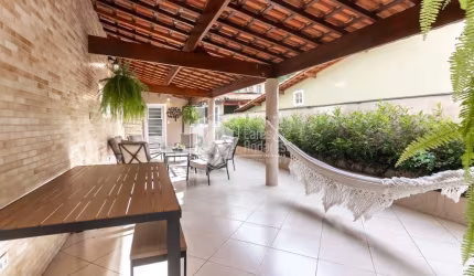 Casa tipo para venda com 3 quartos, sendo 1 suíte, 163m²