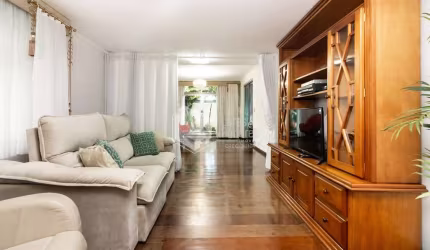 Casa tipo para venda com 3 quartos, sendo 1 suíte, 335m²