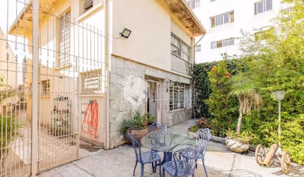 Sobrado para venda com 3 quartos, 232m²