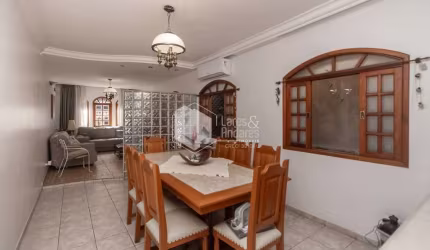 Casa tipo para venda com 5 quartos, sendo 2 suítes, 300m²