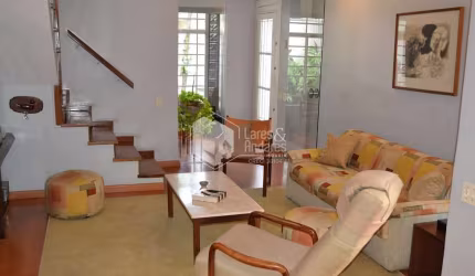 Casa tipo para venda com 4 quartos, sendo 1 suíte, 180m²