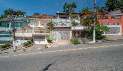 Sobrado para venda com 4 quartos, sendo 2 suítes, 236m²