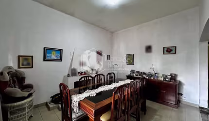Casa tipo para venda com 4 quartos, sendo 2 suítes, 316m²