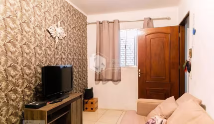 Casa tipo para venda com 8 quartos, sendo 8 suítes, 192m²