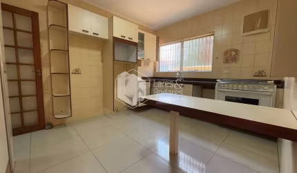 Sobrado para venda e locação com 2 quartos, sendo 1 suíte, 95m²
