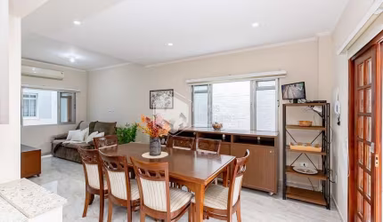 Sobrado para venda com 5 quartos, sendo 1 suíte, 200m²