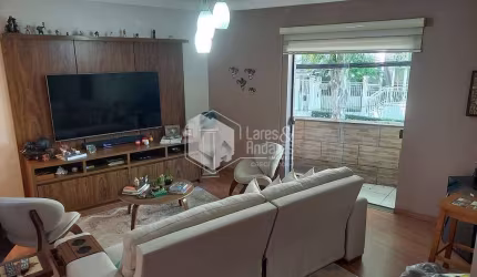 Sobrado para venda com 4 quartos, sendo 3 suítes, 250m²