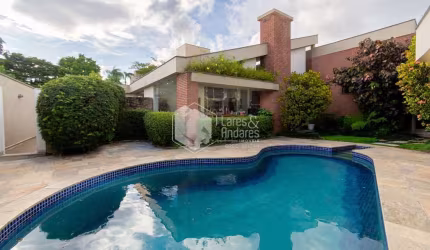 Casa tipo para venda com 7 quartos, sendo 5 suítes, 495m²