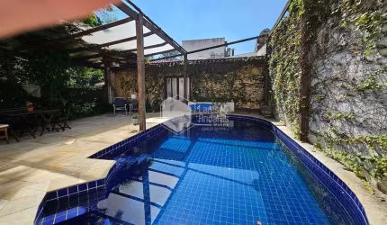 Casa tipo para venda com 3 quartos, sendo 3 suítes, 372m²