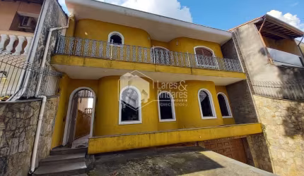 Casa tipo para venda com 4 quartos, sendo 1 suíte, 377m²