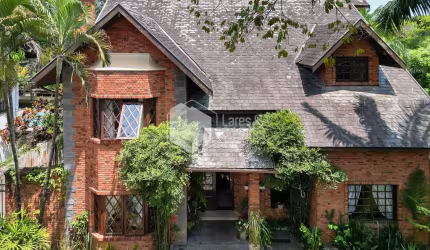 Casa de vila para venda com 4 quartos, sendo 4 suítes, 788m²