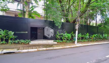 Casa tipo para venda com 4 quartos, sendo 4 suítes, 1,117m²