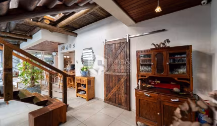 Casa tipo para venda com 4 quartos, sendo 4 suítes, 326m²